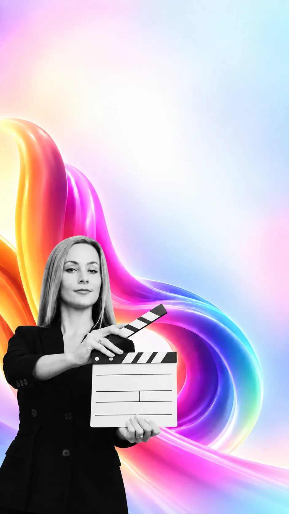 Consultora de Bizamina con una claqueta de cine